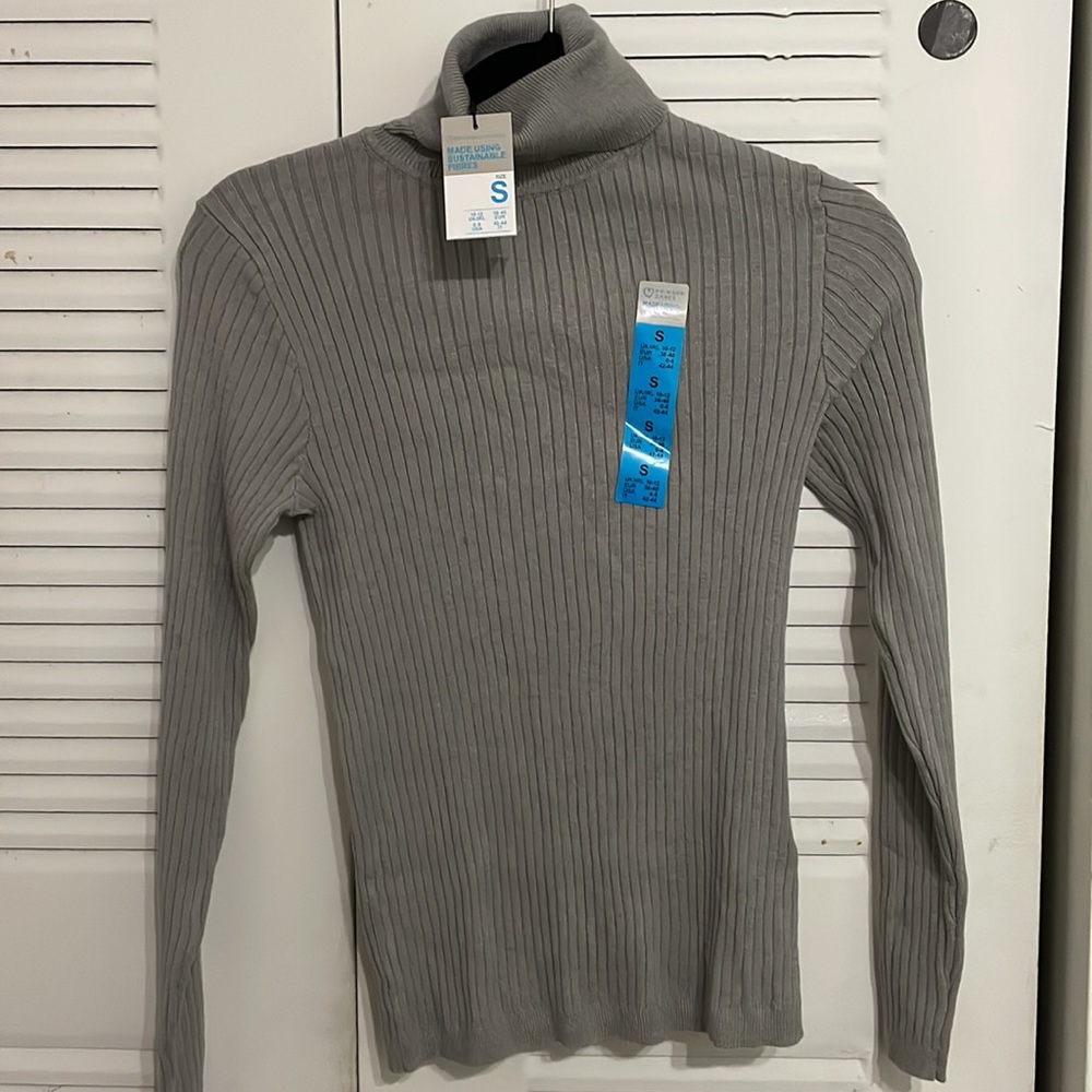 Primark gray long sleeve shirt. Brand new.